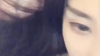 超美人の美女が配達員を誘惑するためにホテルにやって来て、コンドームなしで直接セックスした。