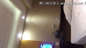 微信搜尋附近的人搭訕認識個開賓士的氣質富姐飯店開房約炮先用小舌頭征服她的騷穴