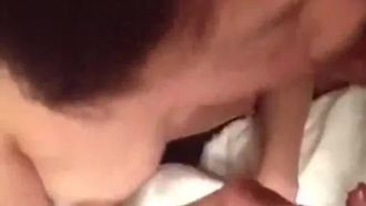 酒店开房3P走起女的奶子大玩起来很有味道