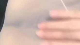 Yayan, a new and good-looking girl, has sex with her sex partner. She has a close-up of open stockings and fucks her hard on the bed with her fingers.