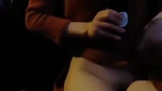天气热到不想穿衣服~喝酒喝到欲火焚身~把长洋装直接掀起来~