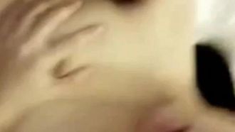168cmのお尻ときついマンコを持つセクシーな女子大生の美女は、金持ちの二代目彼氏の巨根にハメられるとひっきりなしにうめき声を上げた。彼女は素晴らしいフェラをしただけでなく、あそこもきつくて敏感だった。