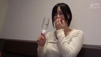 請帶我妻子 Taka（27）去床上84