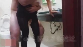 歯磨きして仕事に行こうとしていた黒ストOLが俺に犯された