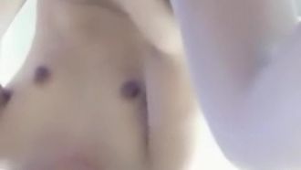 大奶妹情趣裝誘惑秀慢慢脫掉舔奶子漏逼毛毛較多