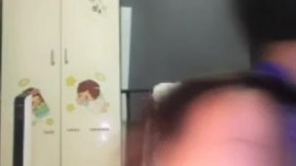 コケティッシュな幼女がコケティッシュな幼稚園教諭の有料ライブショーの司会を務める～あらゆる種類の膣挿入とオナニーがとても魅力的！ ！