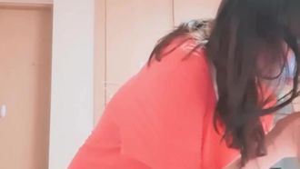 家裏装监控看女儿学习认不认真却想不到意外发现女儿在认真做这种事