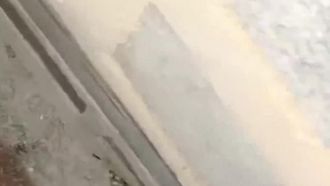 露脸小可爱户外激情，不止是漏出还要啪啪，车内就开始被渣男玩弄，小屁股翘奶子口交后入