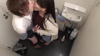 「初めてのホストクラブで女を忘れた地味おばさんはチャラ男チ○ポでセクハラされても嫌じゃない」VOL.1（中字精校版）