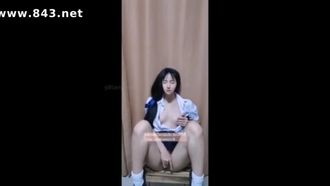 The super cute Barbie doll is a Thai fairy. She inserts her middle finger like a beautiful girl into her vagina. She gradually reaches a fairyland climax and masturbates seriously. She enjoys the pleasure and you can tell by her expression that she is very happy!