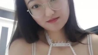 I'll give you a sweet bite. A sweet-looking girl with glasses wears a sexy outfit and exposes her big breasts. She rubs her ass and touches herself.
