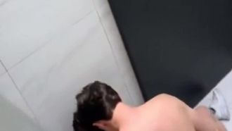 [短视频区] 酒吧厕所