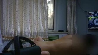 91 三人のビッチ: ミルク兄弟は友人の妻を犯し、その後彼女の二年生の娘を犯した 91porn
