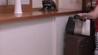 Yumi Sakurai was left alone for 1 night and 2 days by her wife's older sister who suddenly came to visit her.