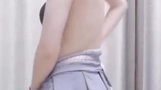 最近大人気のネット有名人の女神アンカー、フェイフェイが美貌と一流の体型を披露