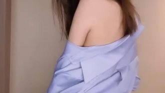 西西の美しい入れ墨アンカーがファックして絶頂