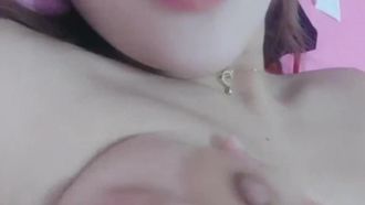 短髮妹子全裸道具自慰啪啪