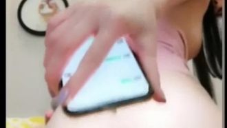 A good-looking beauty has a stimulating hookup with a foreigner and has sex with a foreigner. She communicates in English without delaying the sex. She rides on the sofa and fucks her on top, producing a lot of white juice.