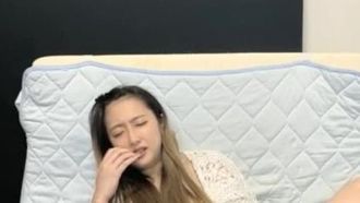 日本の美しさのリオがオナニーとうめき声を生放送します