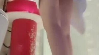 【セクシーなお姉さん】お風呂に入りながらディルドでオナニー