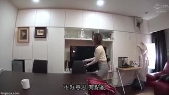 像蛇一样纠缠和吞噬男人的爱情身体，沮丧的单身母亲今井尤里奈 AV 首次亮相，一个想要被爱的女人。