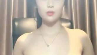 (妞妞想你了)和黑丝女友疯狂啪啪