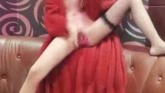 (Yao Yao kiyomi) KTV singing and masturbating, and giving oral sex to the elder brother
