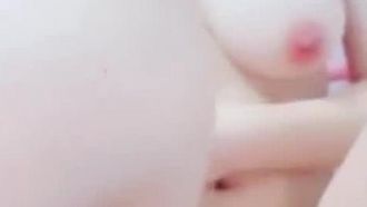 巨乳の毛むくじゃらの女の子がオナニー