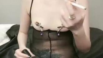 （潮吹き、スプレー、スプレー、潮吹き） コンドームなしでセックスフレンドとセックスしている間、私は激しく潮吹きし、セックスした後、大きな黒牛と戯れ、潮吹きし続けました。