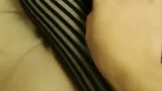 村裡的夜晚，美熟女居家臥室自慰啪啪