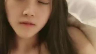 美大3年生の女の子が冬休みにセックスするためにホテルにチェックイン
