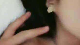 漂亮主播穿著黑絲啪啪最後還被口爆
