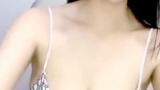 (Nian Wanrou) The goddess with the best figure masturbates in a show