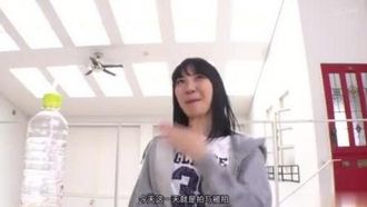 我想去我形象的另一面......色情偶像中出 AV 首次亮相由黑髮纖細美麗的女孩在她的青春期和叛逆期 Ramu Hatori