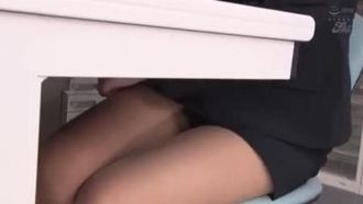 性感紧身套装！ 美丽的高个子办公室女士与粗俗的衣着性爱〜Eimi，已婚的办公室女士返回工作〜Eimi Kuromiya