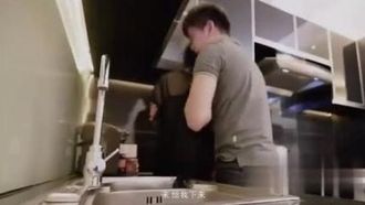 國產麻豆AV【送貨員強奸篇】寂寞少婦網購收貨 不料被送貨員強奸
