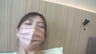 美乳な旅行添乘員人妻に連続中出し