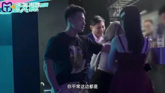 【天美传媒】TMW122 跨年蹦迪实测约炮 火辣骚货现场开操 妍儿