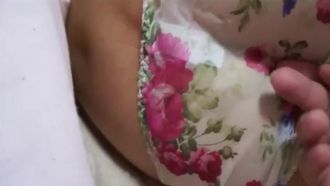 迷操小姨子扒下内内看小穴顺便把老婆迷倒省的碍事