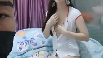 前戲很長可惜是個秒射男，小姐姐只能自慰了