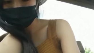 可愛くて気性の激しいアナウンサーは、風光明媚なパビリオンでファンをセックスに誘った。女子アナの喘ぎ声を聞きながら思わず射精してしまう。