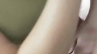 合租女室友身材不错勾起欲望之火半推半把她上了操出感觉主动跪舔J8最后口爆吞精