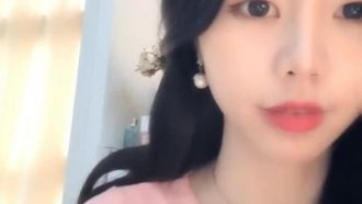 高顏值美女醜曦抖臀誘惑收費秀 苗條身材翹著屁股搖擺非常誘人近距離特寫逼逼 很是誘惑不要錯過