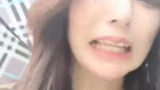 A girl with good looks and slutty outdoor masturbation show. She pulls a vibrator and squirts on a roadside chair with her crotchless gray stockings open. Someone passes by. It's very tempting. If you like it, don't miss the sexy dialogue of the hot girl.