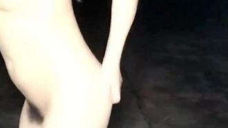 极品欲女【妖媚女王狐狸精】户外勾搭野战无套后入浪叫不止