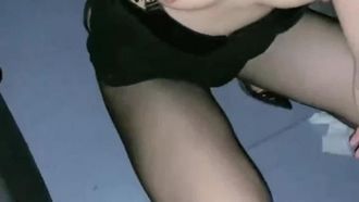 セクシーな黒のストッキングとハイヒール、劇場でのセックスは素晴らしい、マンコ舐め、おっぱい、すべて、マンコが3回震える