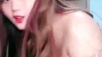 萌妹子乱伦处男小表弟无套抽插一顿操口爆吞精