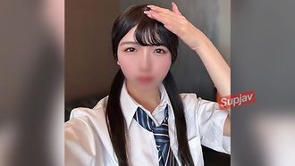 FC2PPV 4523654 [脸] 与穿着制服的苗条女孩发生性关系是夏季的传统。