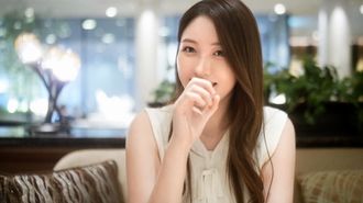 Siro-5424禁止与别人的鸡巴做爱！ ？一个美丽，无性别的妻子在一段时间内首次发生性关系后失去了理性！看到他吮吸别人的公鸡是一种被禁止的内gui感！享受一个溺水的女人的景象！ [第一次拍摄]在线应用→AV试用拍摄2336