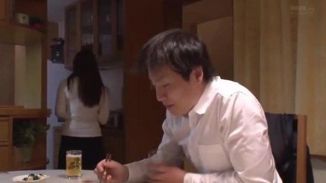 補正下着屋の女房 夫のために通販番組で商品モデルになる美人妻 ゆいの